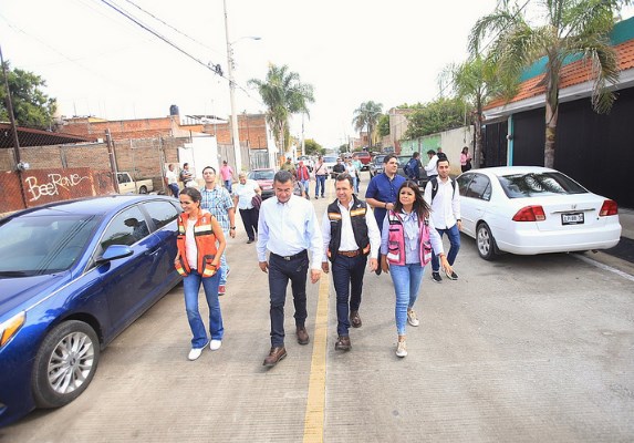 Dignifica Zapopan infraestructura vial de las colonias Tuzanía Ejidal y Girasoles Elite
