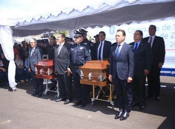 Con homenaje, dan último adiós a policías caídos de Zapopan