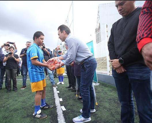 Entrega Zapopan uniformes a los equipos deportivos Tastoanes y Armadillos Sordos de Zapopan
