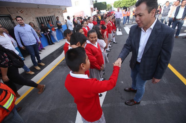Entrega Zapopan infraestructura vial y peatonal en la colonia Víctor Hugo
