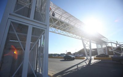 Entrega Zapopan puente peatonal en avenida López Mateos Sur en la colonia El Campanario