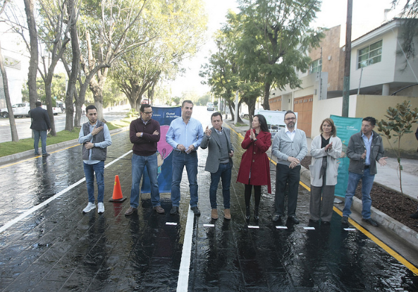 Apertura Zapopan avenida Romanos con pavimentación en concreto hidráulico