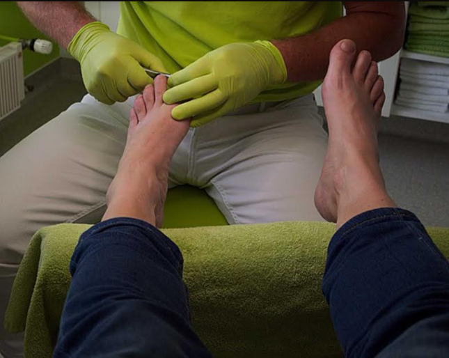 Urge DIF Zapopan a cuidar los pies de adultos mayores durante invierno