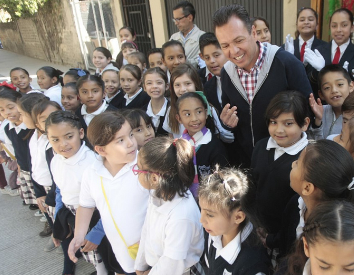 Entrega Zapopan, Ciudad de los Niños, renovación de vialidades en la colonia Santa María del Pueblito