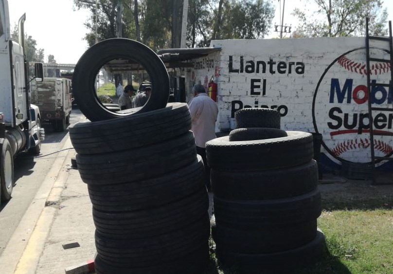 Ordena Zapopan comercio de tarimas y llanteras sobre Anillo Periférico