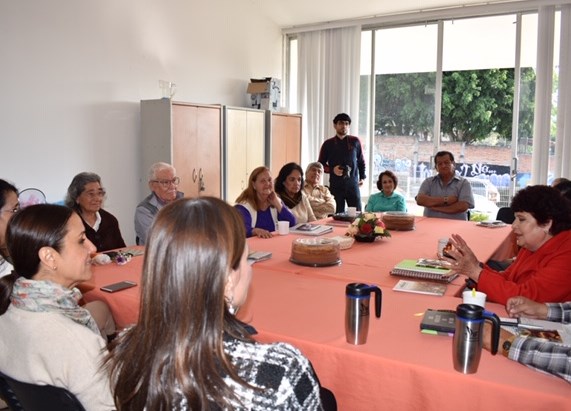 Imparte DIF Zapopan taller de literatura gratuito a adultos mayores
