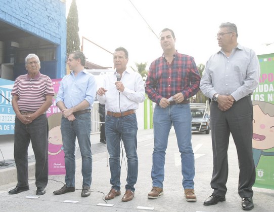 Entrega Zapopan pavimentación de avenida Xóchitl