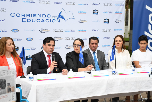 Reciben niñas, niños y adolescentes de Zapopan apoyos sociales para su educación